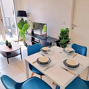 Casa Rosa : Moderne Avec Balcon Appartement Tassin-la-Demi-Lune